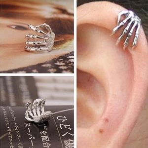 Skeleton hand ear cuff 💀